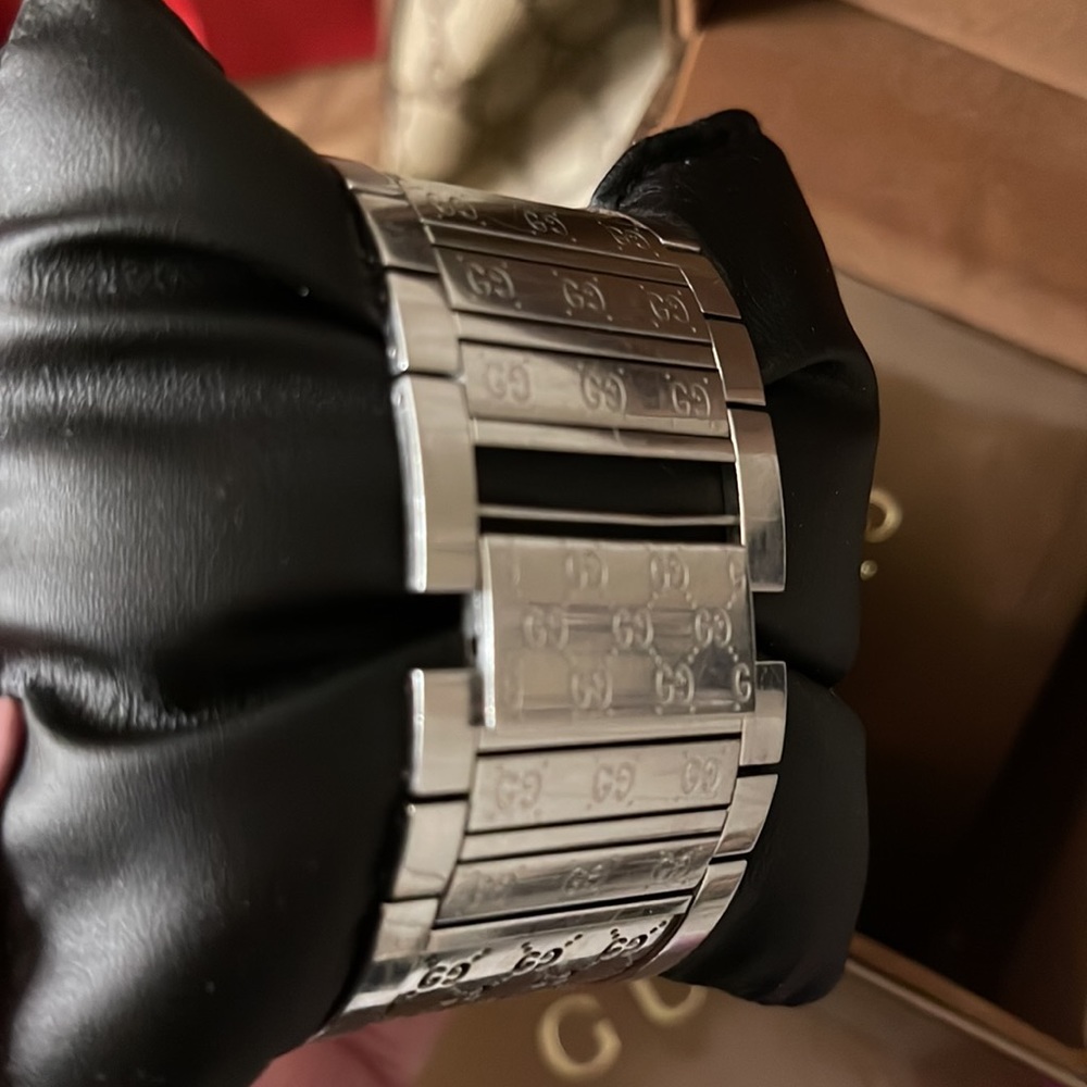 Gucci Twirl Watch Retail was $2399. Comes with watch box inside box. W Gucci Bag - Picture 9 of 10
